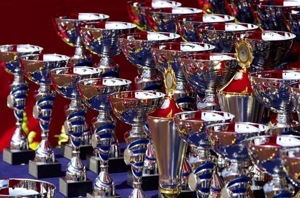 優勝トロフィー