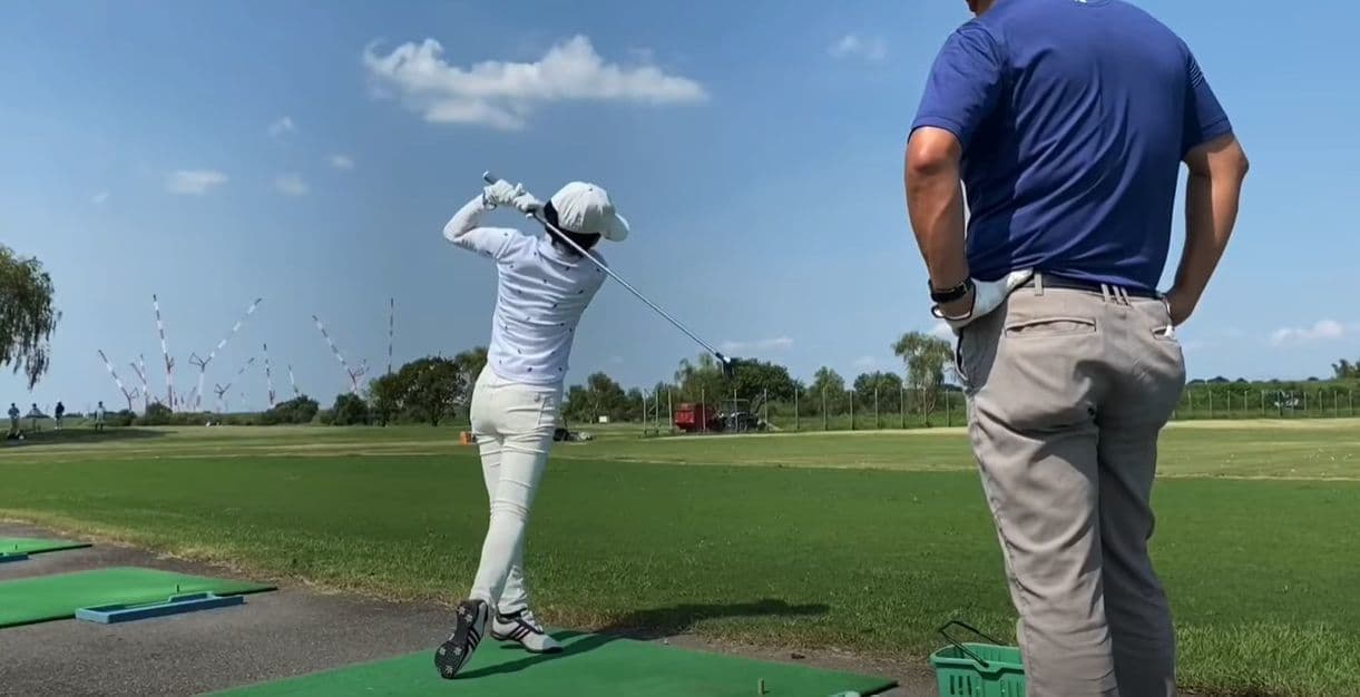 初心者も安心してコースデビュー プロがつきっきりでラウンドします3